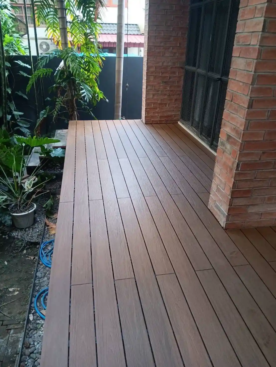 บ้านพักส่วนบุคคล - พื้นทางเดิน